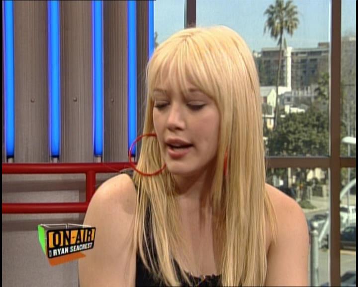 DailyDuff-dot-nl_GirlCanRockDVD-InterviewsAndFeaturettes-HilaryOnAirWithRyanSeacrest0482.jpg