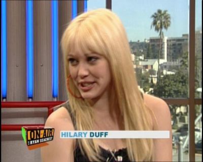 DailyDuff-dot-nl_GirlCanRockDVD-InterviewsAndFeaturettes-HilaryOnAirWithRyanSeacrest0067.jpg