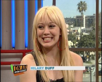 DailyDuff-dot-nl_GirlCanRockDVD-InterviewsAndFeaturettes-HilaryOnAirWithRyanSeacrest0138.jpg