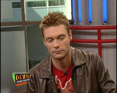 DailyDuff-dot-nl_GirlCanRockDVD-InterviewsAndFeaturettes-HilaryOnAirWithRyanSeacrest0252.jpg