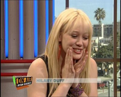 DailyDuff-dot-nl_GirlCanRockDVD-InterviewsAndFeaturettes-HilaryOnAirWithRyanSeacrest0280.jpg