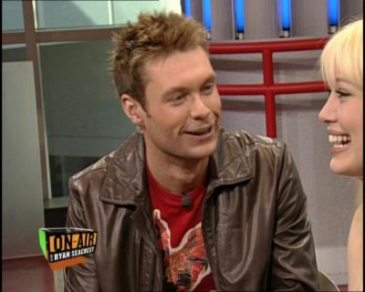 DailyDuff-dot-nl_GirlCanRockDVD-InterviewsAndFeaturettes-HilaryOnAirWithRyanSeacrest0294.jpg