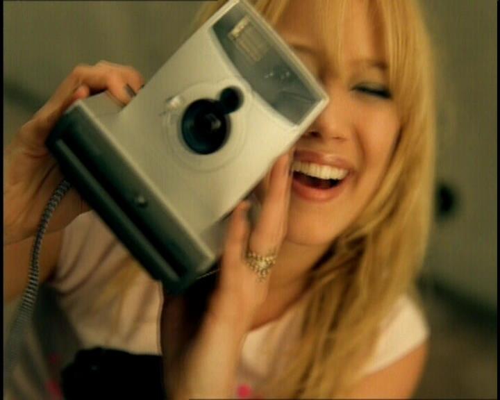 DailyDuff-dot-nl_GirlCanRockDVD-InterviewsAndFeaturettes-Sneakpeak-ACinderellaStorySoundtrack0001.jpg