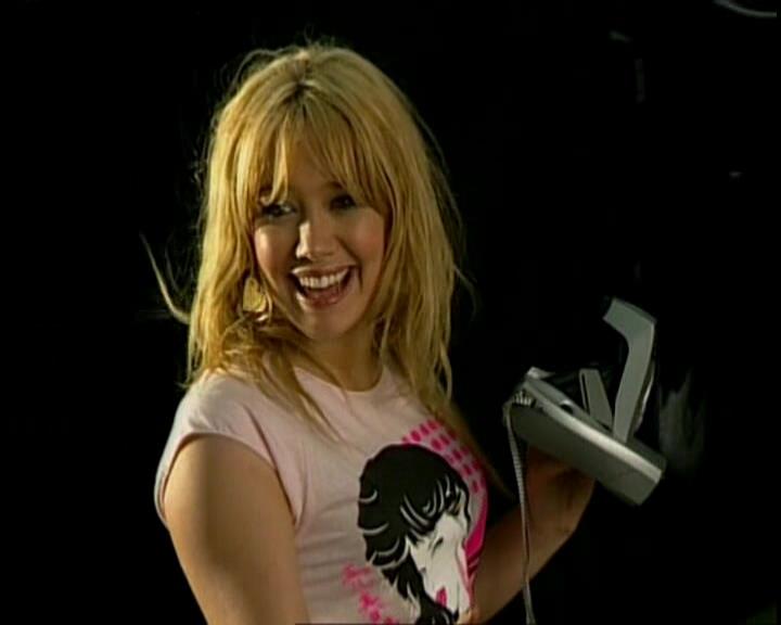 DailyDuff-dot-nl_GirlCanRockDVD-InterviewsAndFeaturettes-Sneakpeak-ACinderellaStorySoundtrack0005.jpg