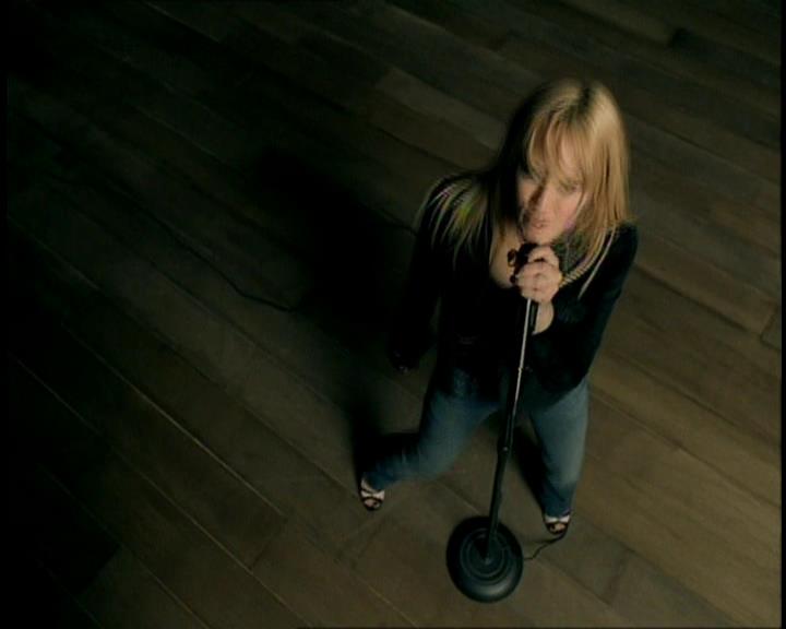 DailyDuff-dot-nl_GirlCanRockDVD-InterviewsAndFeaturettes-Sneakpeak-ACinderellaStorySoundtrack0013.jpg