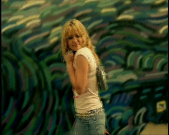 DailyDuff-dot-nl_GirlCanRockDVD-InterviewsAndFeaturettes-Sneakpeak-ACinderellaStorySoundtrack0014.jpg