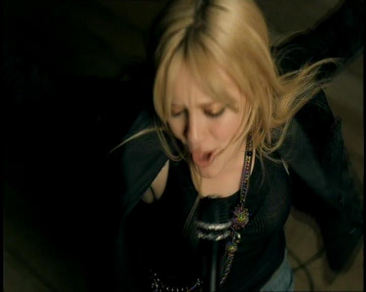 DailyDuff-dot-nl_GirlCanRockDVD-InterviewsAndFeaturettes-Sneakpeak-ACinderellaStorySoundtrack0019.jpg