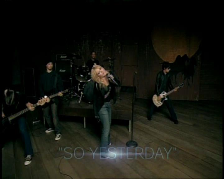 DailyDuff-dot-nl_GirlCanRockDVD-InterviewsAndFeaturettes-Sneakpeak-ACinderellaStorySoundtrack0032.jpg