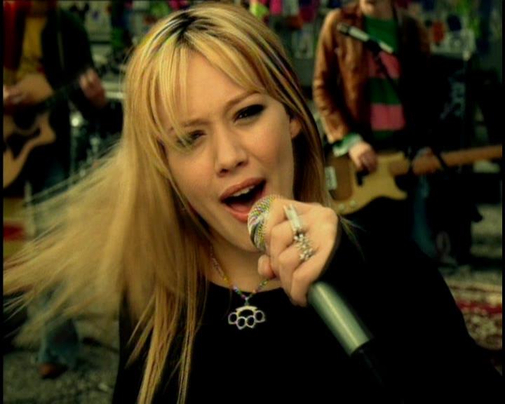 DailyDuff-dot-nl_GirlCanRockDVD-InterviewsAndFeaturettes-Sneakpeak-ACinderellaStorySoundtrack0041.jpg