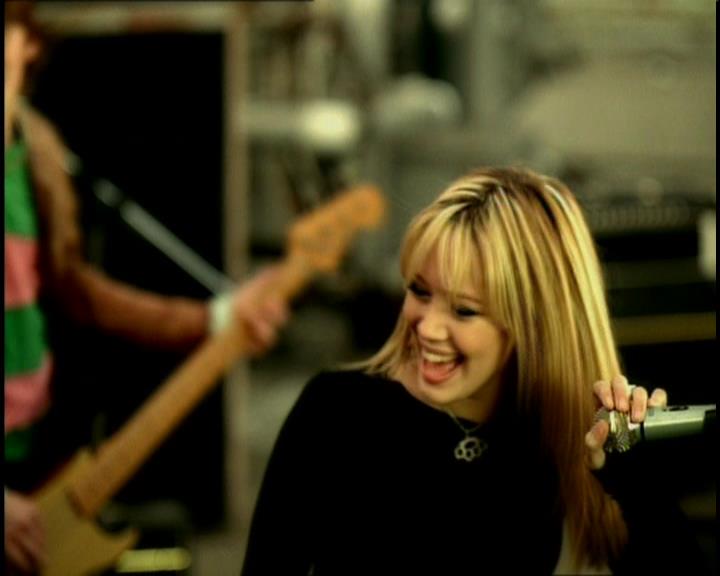 DailyDuff-dot-nl_GirlCanRockDVD-InterviewsAndFeaturettes-Sneakpeak-ACinderellaStorySoundtrack0042.jpg