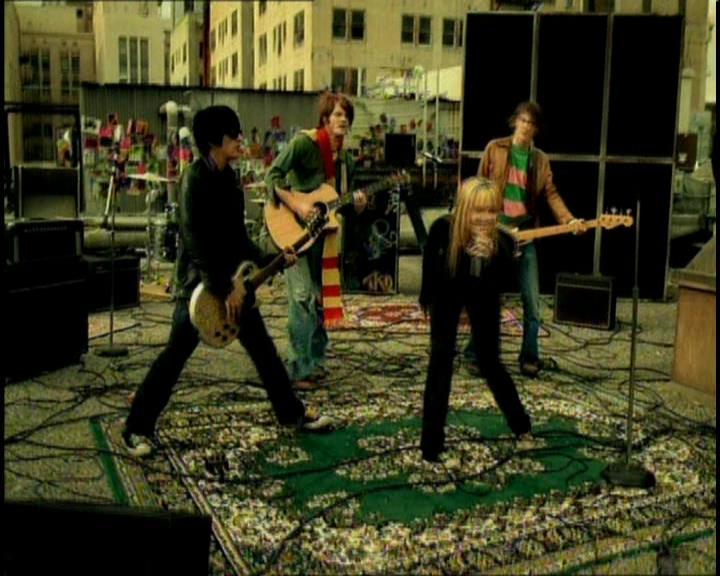 DailyDuff-dot-nl_GirlCanRockDVD-InterviewsAndFeaturettes-Sneakpeak-ACinderellaStorySoundtrack0044.jpg
