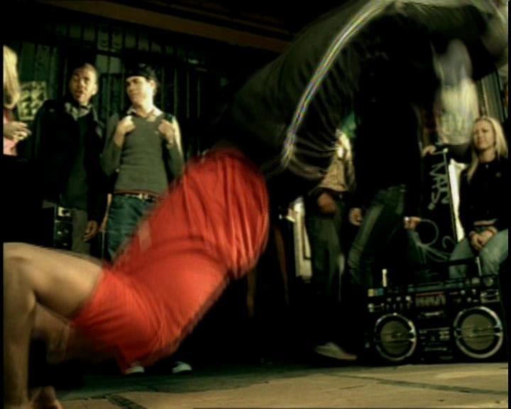 DailyDuff-dot-nl_GirlCanRockDVD-InterviewsAndFeaturettes-Sneakpeak-ACinderellaStorySoundtrack0046.jpg