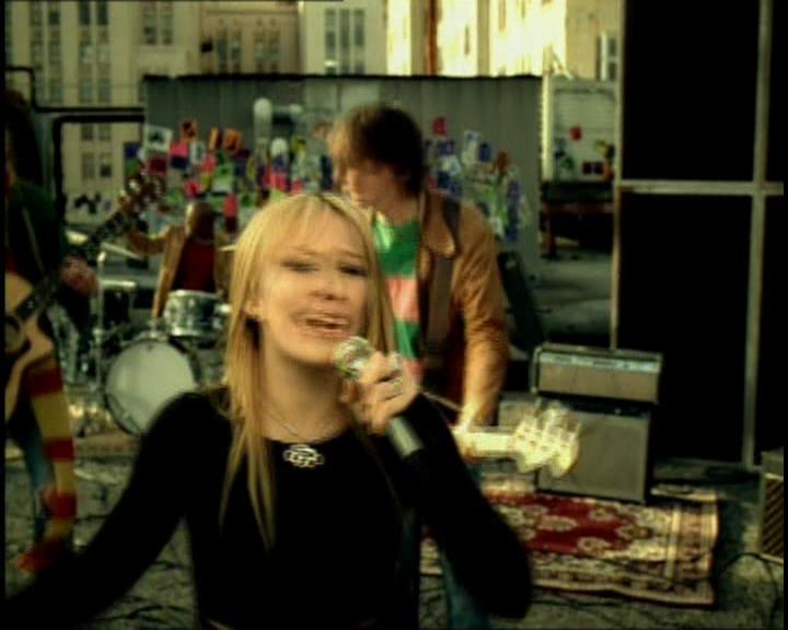 DailyDuff-dot-nl_GirlCanRockDVD-InterviewsAndFeaturettes-Sneakpeak-ACinderellaStorySoundtrack0055.jpg