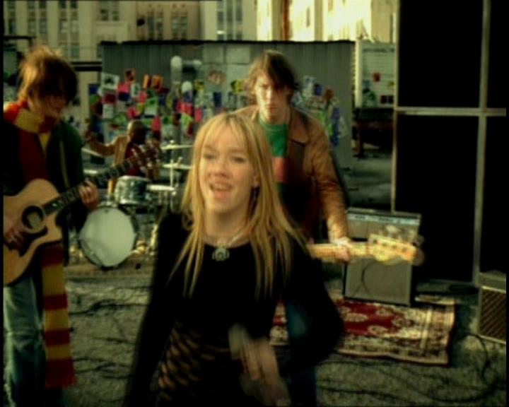 DailyDuff-dot-nl_GirlCanRockDVD-InterviewsAndFeaturettes-Sneakpeak-ACinderellaStorySoundtrack0056.jpg