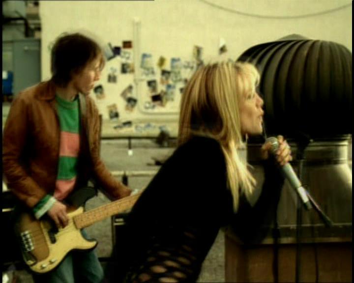 DailyDuff-dot-nl_GirlCanRockDVD-InterviewsAndFeaturettes-Sneakpeak-ACinderellaStorySoundtrack0057.jpg