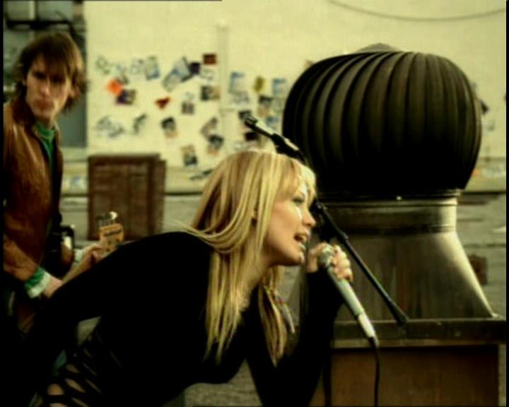 DailyDuff-dot-nl_GirlCanRockDVD-InterviewsAndFeaturettes-Sneakpeak-ACinderellaStorySoundtrack0058.jpg