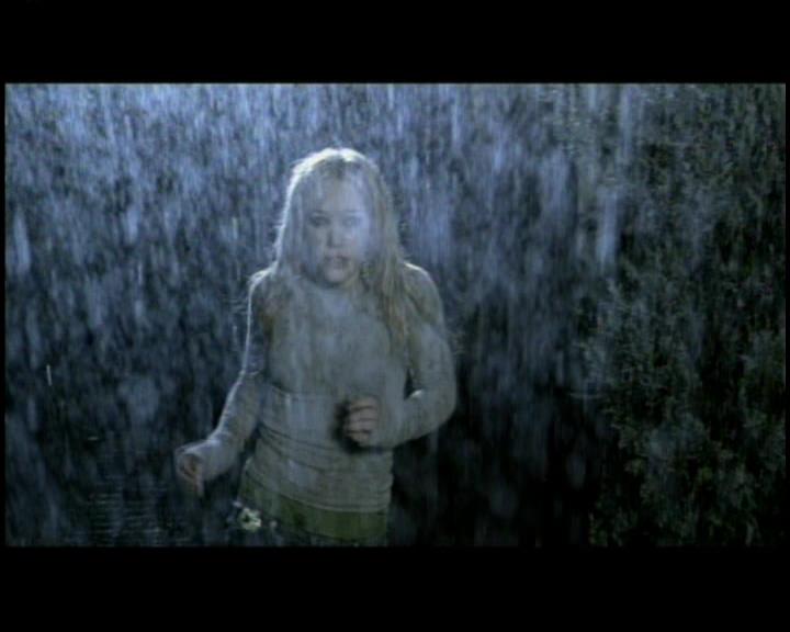 DailyDuff-dot-nl_GirlCanRockDVD-InterviewsAndFeaturettes-Sneakpeak-ACinderellaStorySoundtrack0083.jpg