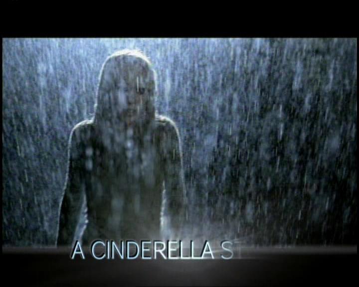 DailyDuff-dot-nl_GirlCanRockDVD-InterviewsAndFeaturettes-Sneakpeak-ACinderellaStorySoundtrack0091.jpg