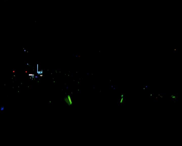 DailyDuff-dot-nl_GirlCanRockDVD-LiveInConcert0011.jpg