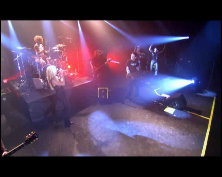 DailyDuff-dot-nl_GirlCanRockDVD-LiveInConcert0023.jpg