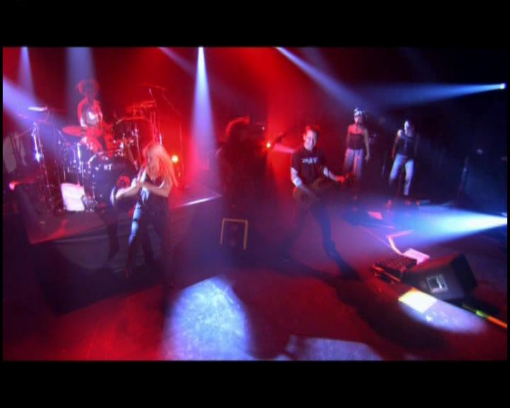 DailyDuff-dot-nl_GirlCanRockDVD-LiveInConcert0024.jpg
