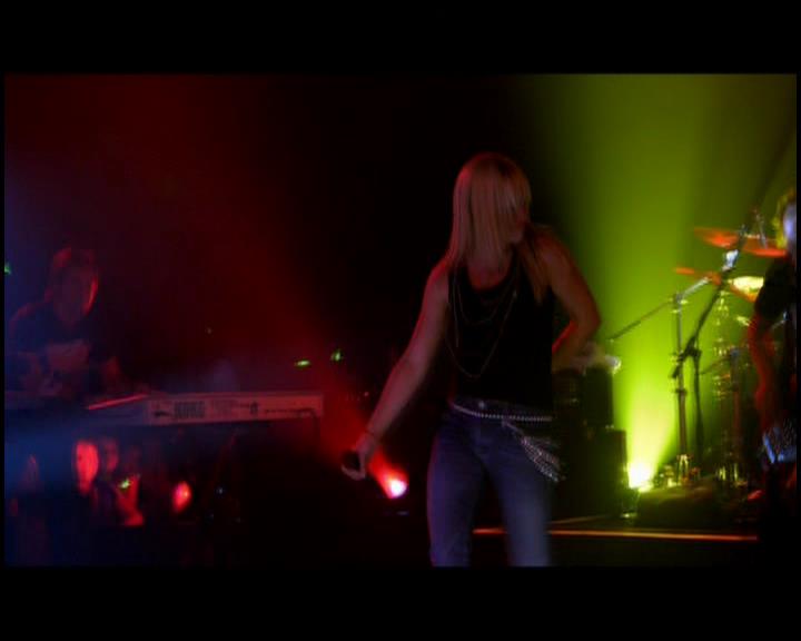 DailyDuff-dot-nl_GirlCanRockDVD-LiveInConcert0025.jpg