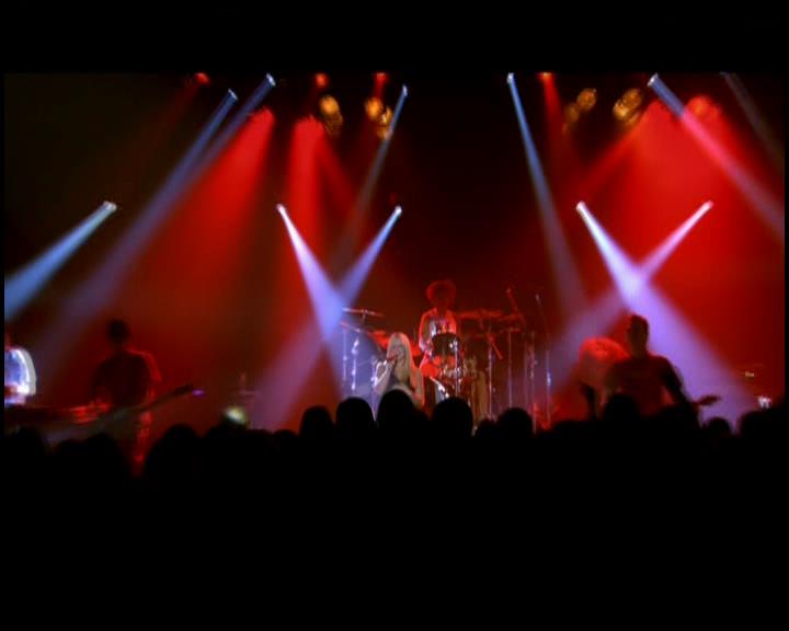 DailyDuff-dot-nl_GirlCanRockDVD-LiveInConcert0031.jpg
