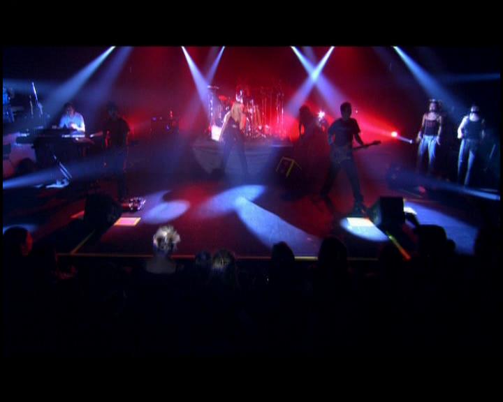 DailyDuff-dot-nl_GirlCanRockDVD-LiveInConcert0036.jpg