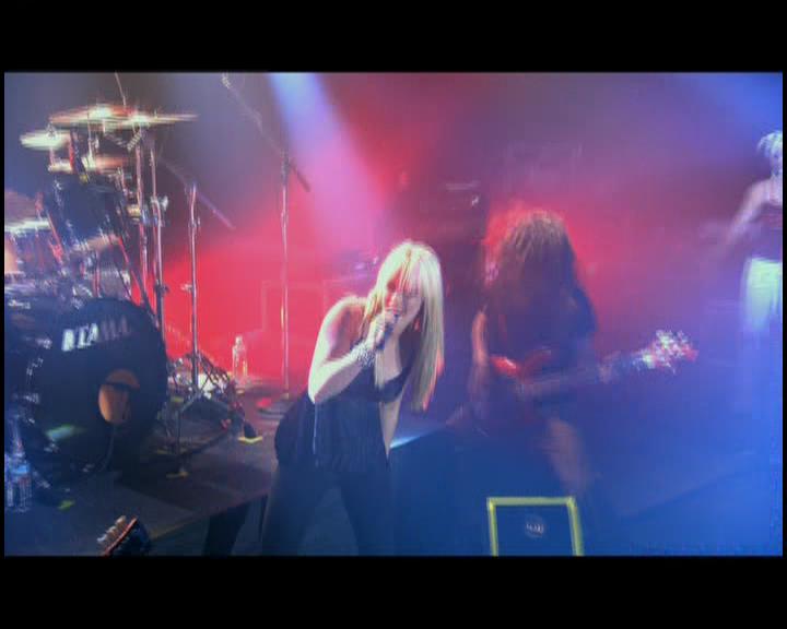 DailyDuff-dot-nl_GirlCanRockDVD-LiveInConcert0044.jpg