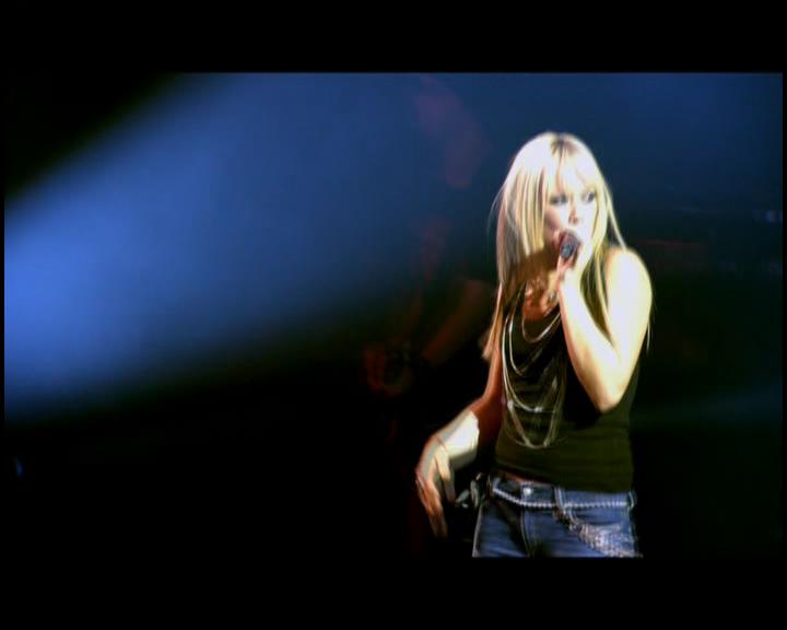DailyDuff-dot-nl_GirlCanRockDVD-LiveInConcert0057.jpg
