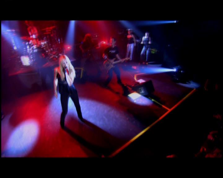 DailyDuff-dot-nl_GirlCanRockDVD-LiveInConcert0062.jpg