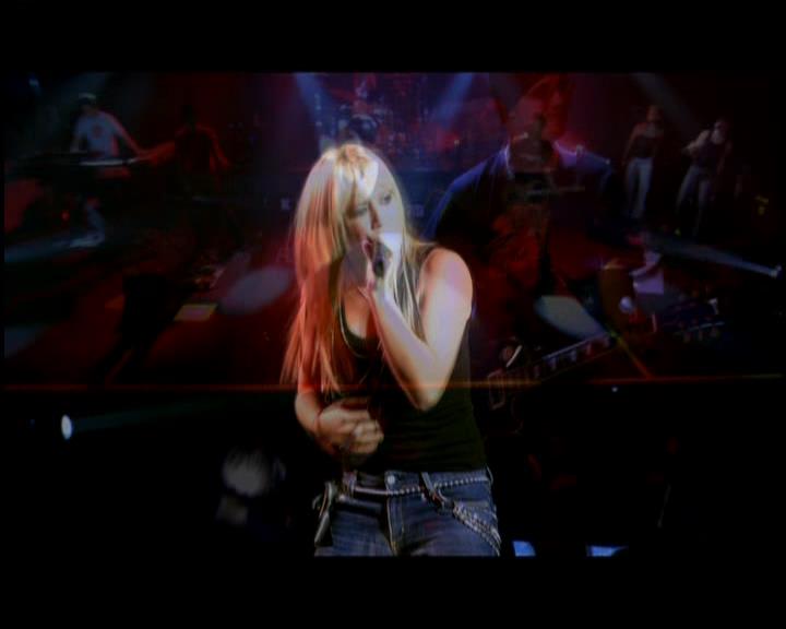 DailyDuff-dot-nl_GirlCanRockDVD-LiveInConcert0063.jpg