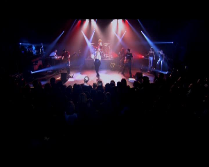 DailyDuff-dot-nl_GirlCanRockDVD-LiveInConcert0066.jpg