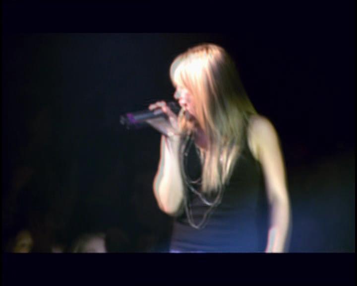 DailyDuff-dot-nl_GirlCanRockDVD-LiveInConcert0075.jpg