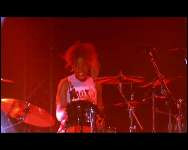 DailyDuff-dot-nl_GirlCanRockDVD-LiveInConcert0078.jpg