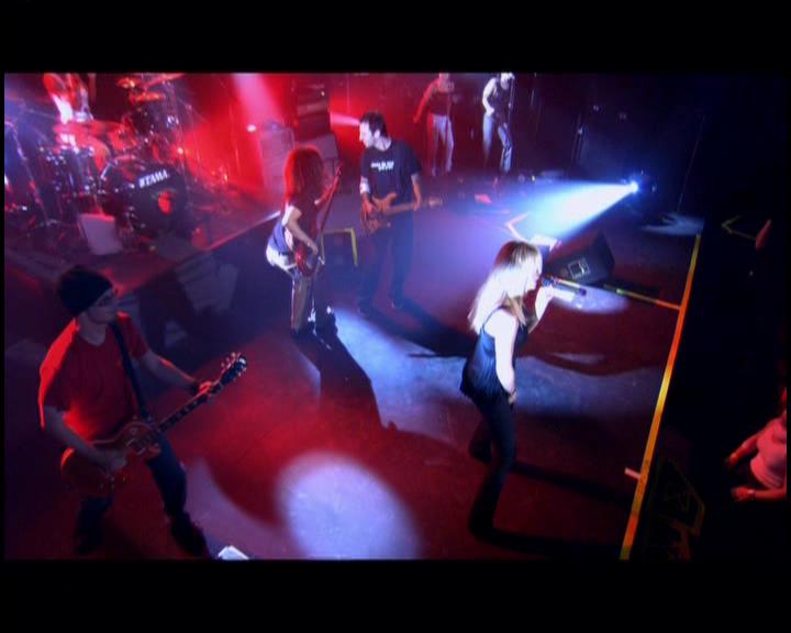 DailyDuff-dot-nl_GirlCanRockDVD-LiveInConcert0095.jpg