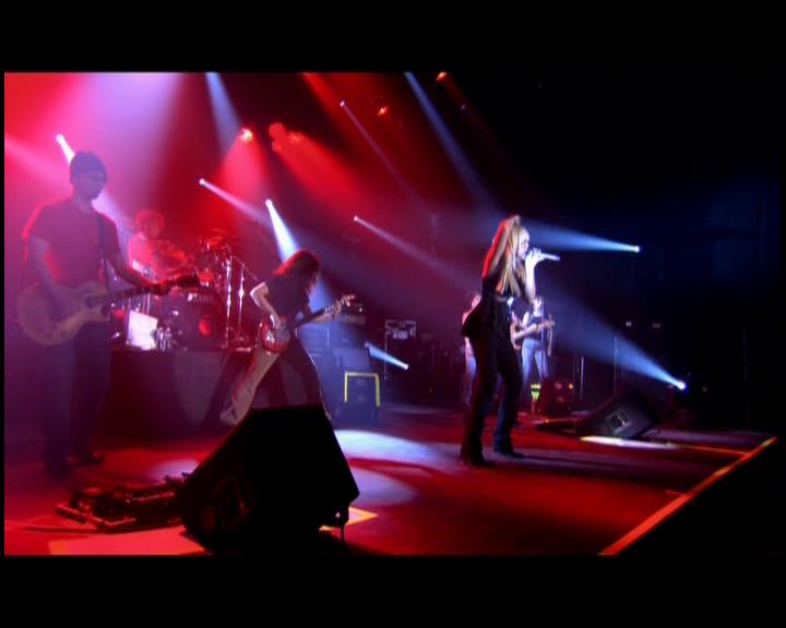 DailyDuff-dot-nl_GirlCanRockDVD-LiveInConcert0104.jpg