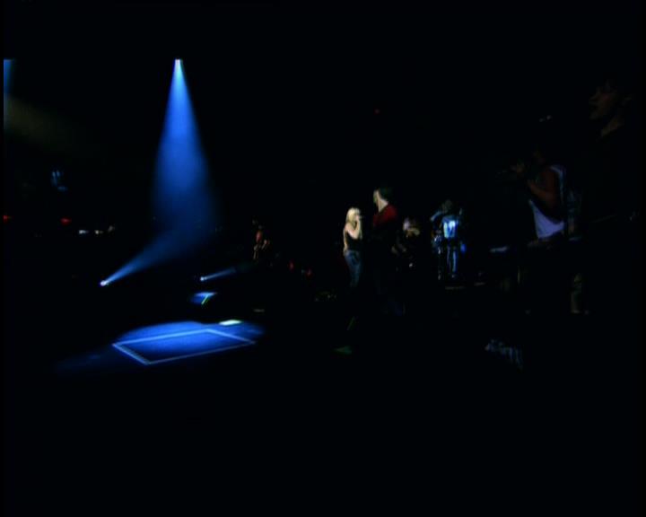 DailyDuff-dot-nl_GirlCanRockDVD-LiveInConcert0112.jpg