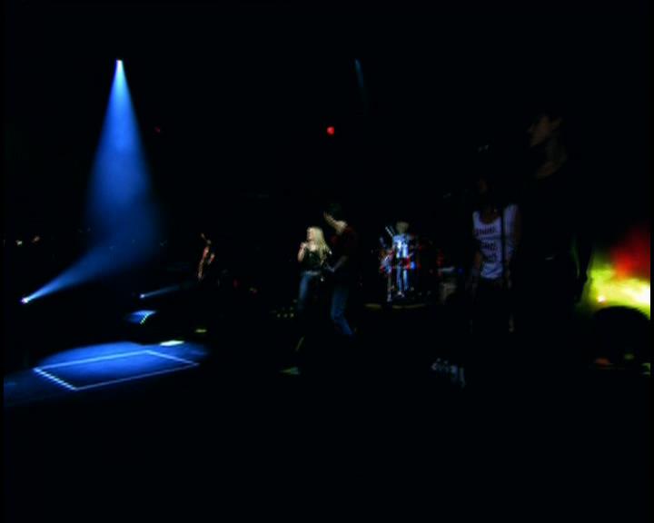DailyDuff-dot-nl_GirlCanRockDVD-LiveInConcert0113.jpg