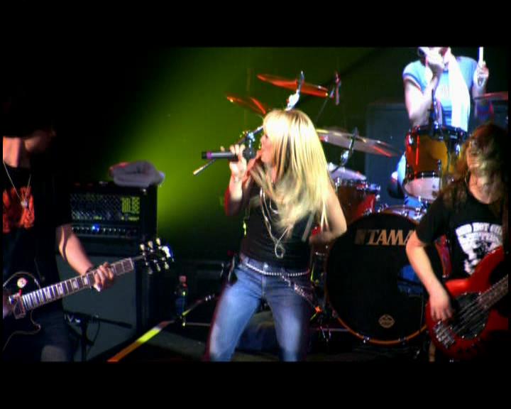 DailyDuff-dot-nl_GirlCanRockDVD-LiveInConcert0117.jpg