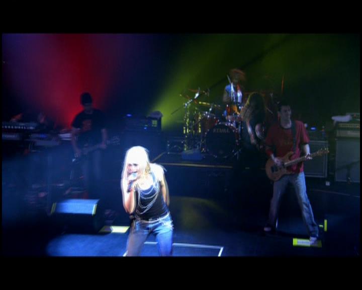 DailyDuff-dot-nl_GirlCanRockDVD-LiveInConcert0124.jpg