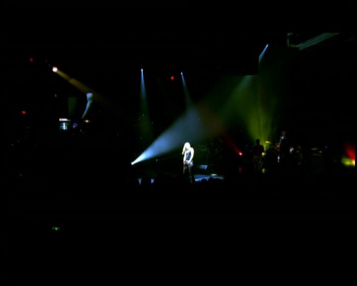 DailyDuff-dot-nl_GirlCanRockDVD-LiveInConcert0126.jpg