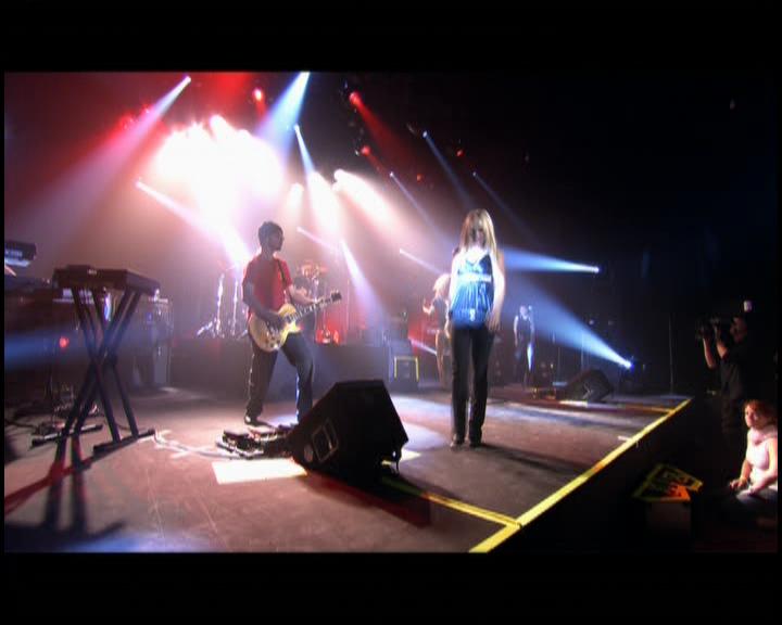 DailyDuff-dot-nl_GirlCanRockDVD-LiveInConcert0127.jpg