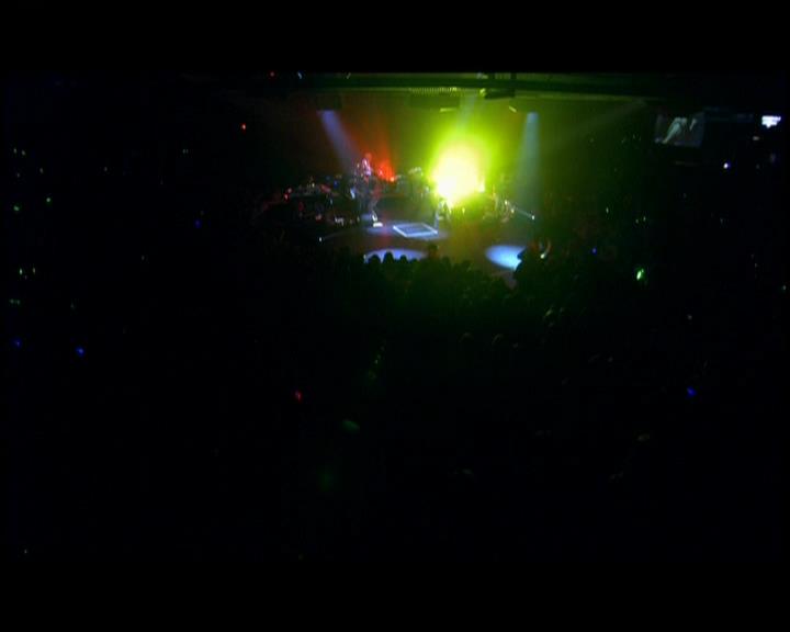 DailyDuff-dot-nl_GirlCanRockDVD-LiveInConcert0143.jpg