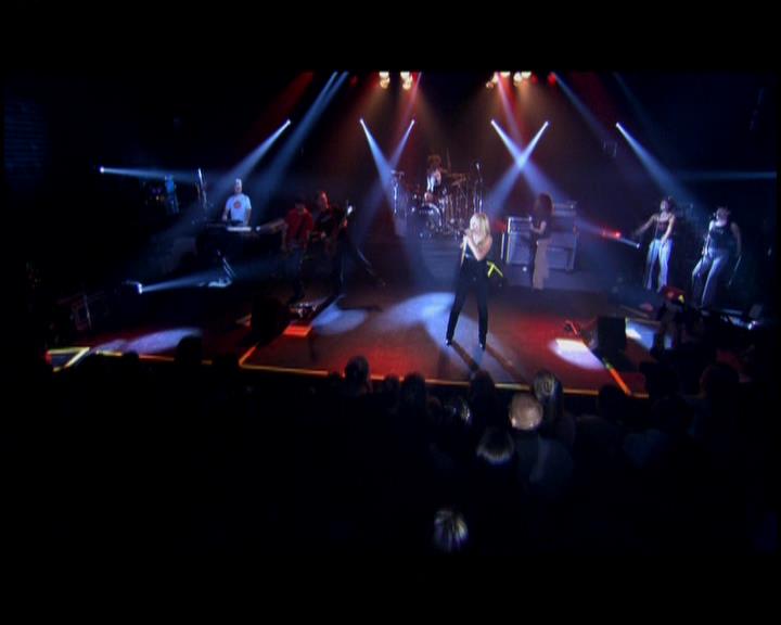 DailyDuff-dot-nl_GirlCanRockDVD-LiveInConcert0147.jpg