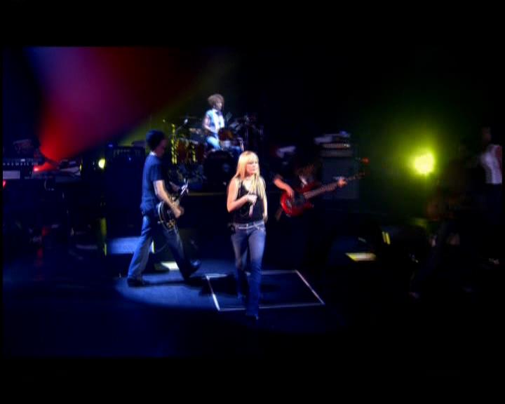 DailyDuff-dot-nl_GirlCanRockDVD-LiveInConcert0181.jpg