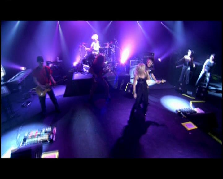 DailyDuff-dot-nl_GirlCanRockDVD-LiveInConcert0298.jpg