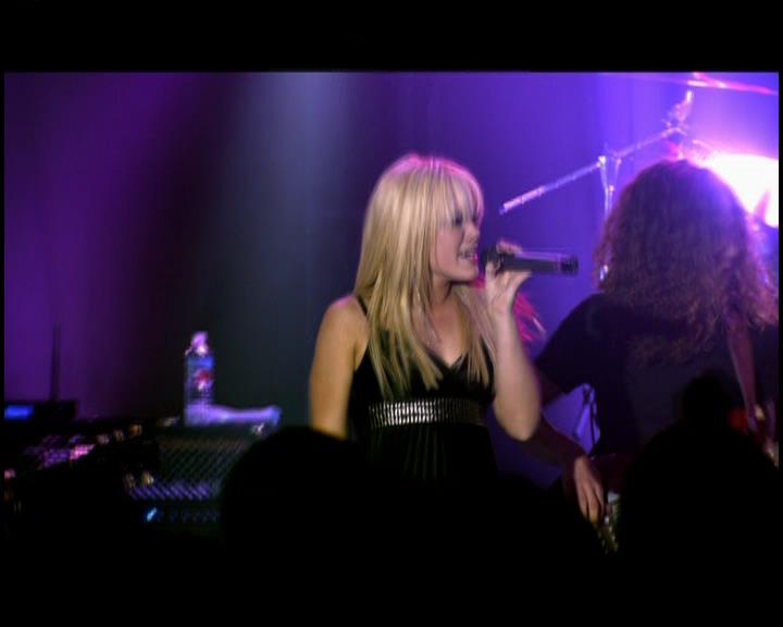 DailyDuff-dot-nl_GirlCanRockDVD-LiveInConcert0304.jpg DailyDuff-dot-nl_GirlCanRockDVD-LiveInConcert0304.jpg