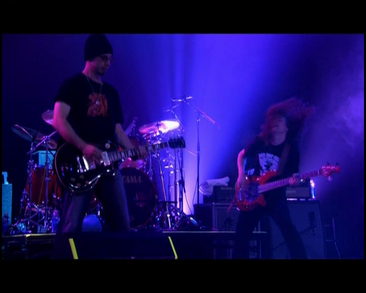 DailyDuff-dot-nl_GirlCanRockDVD-LiveInConcert0356.jpg