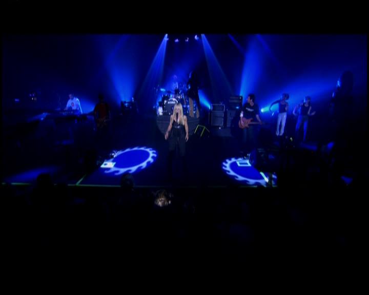 DailyDuff-dot-nl_GirlCanRockDVD-LiveInConcert0456.jpg
